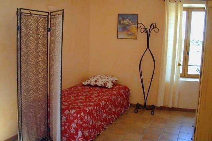 Gîte pour 5 personnes, avec piscine à Montaren-et-Saint-Médiers - 4