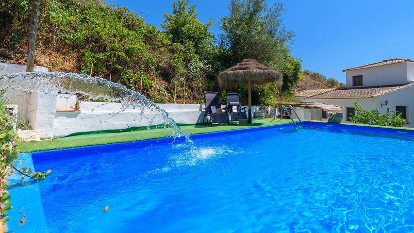 Casa rural para 6 personas, con balcón/terraza además de piscina y jacuzzi en Canillas de Aceituno - 3