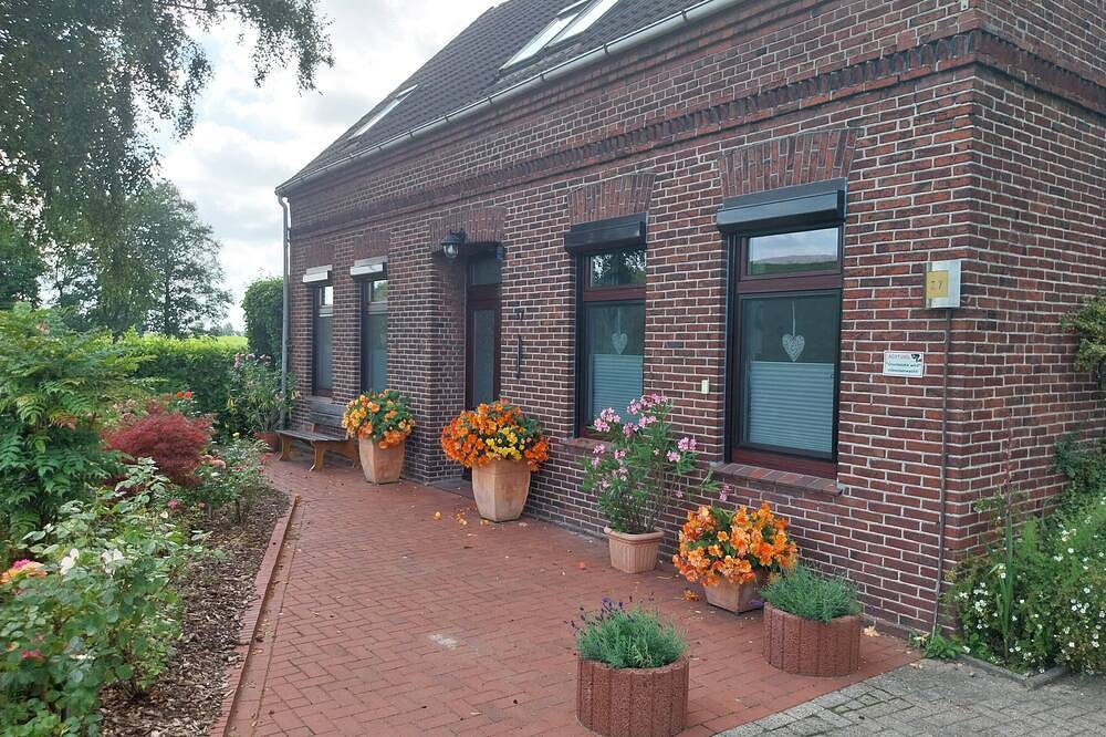 Ganze Wohnung, Ferienwohnung - Haus Am Diek - direkt am Weserradweg in Unterweser, Elsfleth