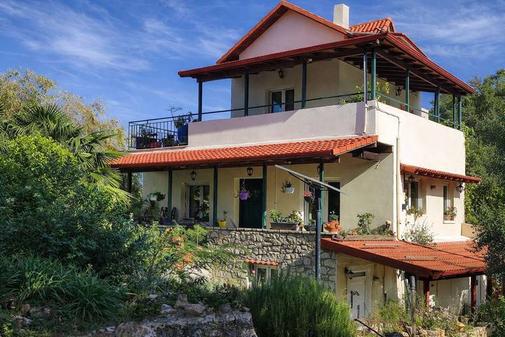 Apartamento para 13 personas, con jardín, Familias con niños en Delfos