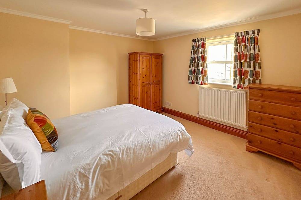 A cosy stone cottage with stunning views, village charm, and adventure at your doorstep in Reeth, Yorkshire Dales National Park