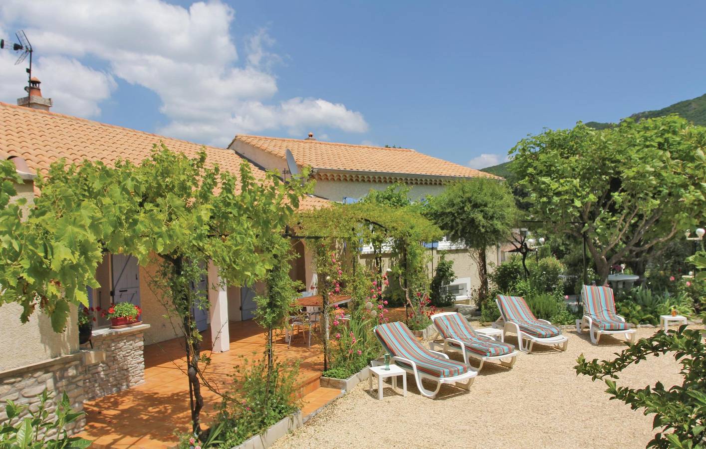 Manas 1km: 140qm Wohnung mit Parkplatz, Pool und Garten in Puy-Saint-Martin, Die und Umgebung