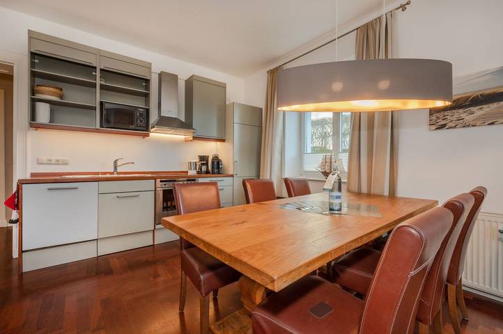 Entire apartment, Villa Meereswoge Goldstern - direkt an der Seebrücke in Bansin, Heringsdorf