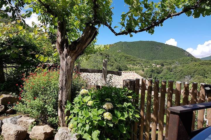 Gîte pour 4 personnes, avec jardin à Zicavo