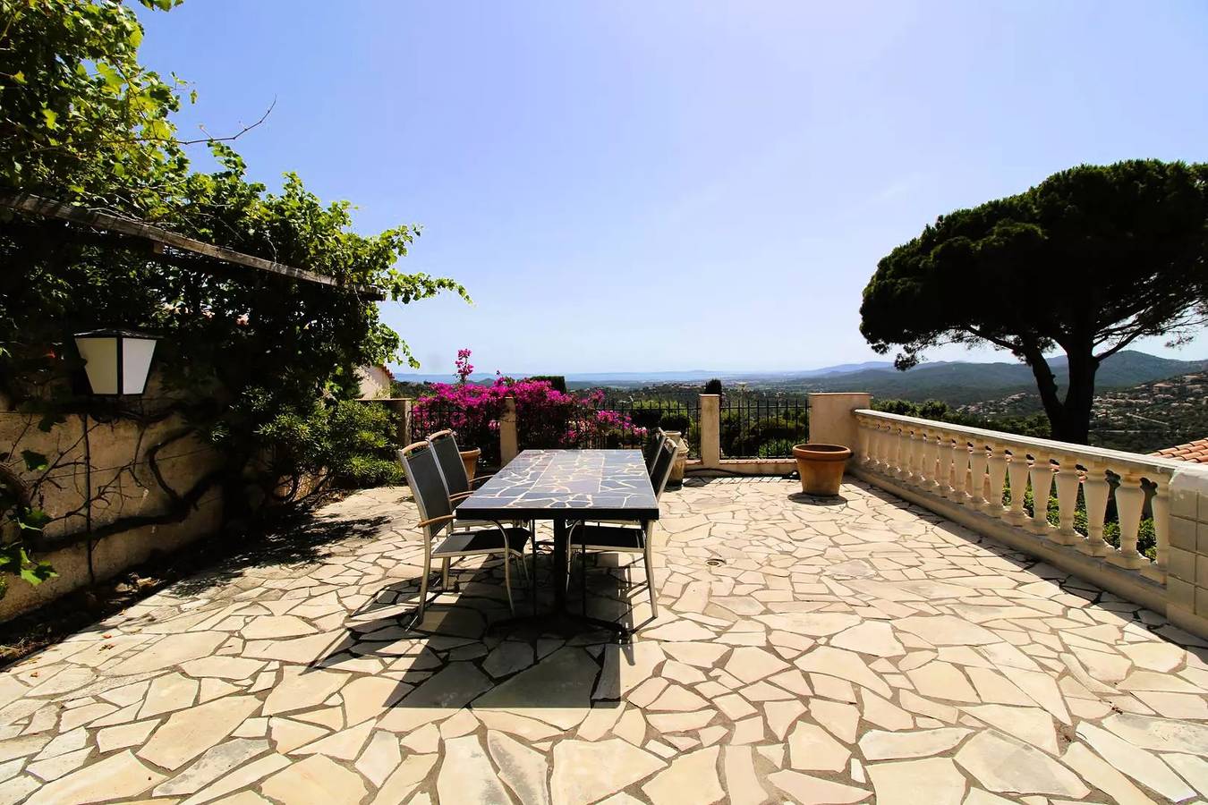 Villa 6 personnes avec piscine privée et vue mer à La Londe-Les-Maures in La Londe-les-Maures, Côte méditerranéenne (France)