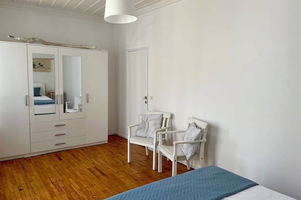Traditional 2Br Skopelos Town House 3 outdoor spaces, 5min to port, easy access! in Sporaden
