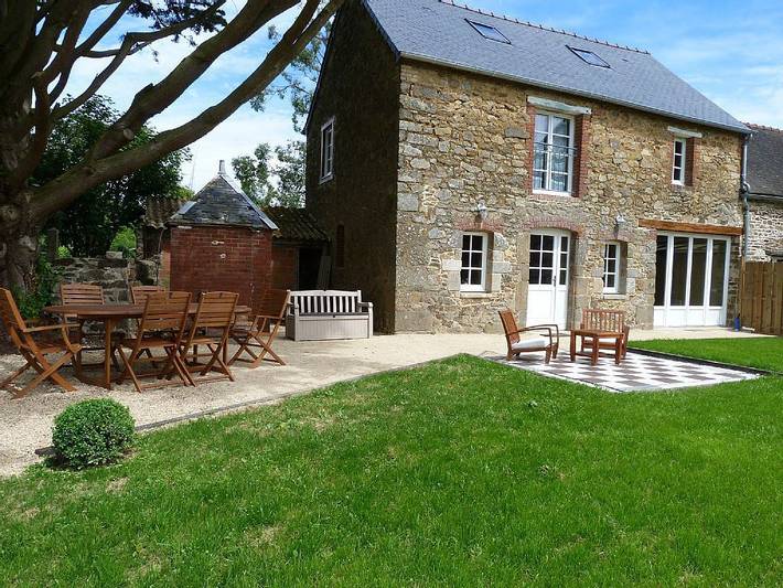 Gîte pour 8 personnes, avec Terrasse ainsi que Jardin et Vue à Plouër-sur-Rance