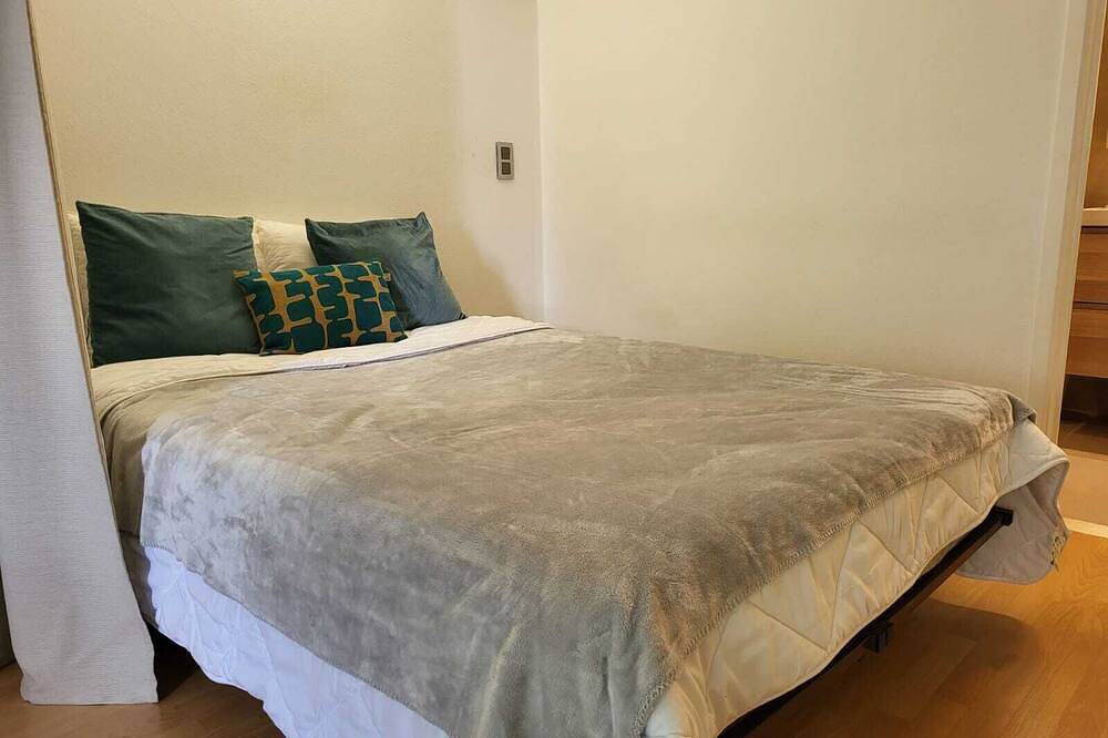 Ganze Wohnung, Serene studio in European Quarter perfect for your city getaway in Etterbeek, Brüssel und Umgebung