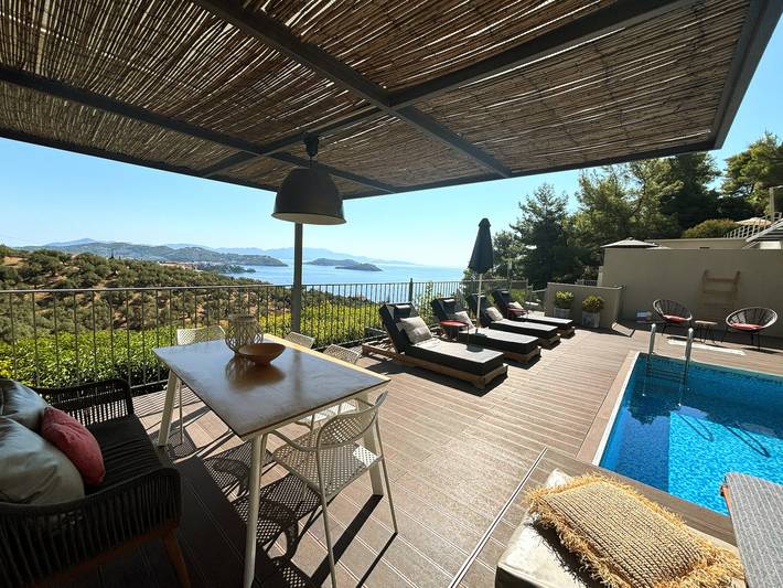 Villa für 7 Personen, mit Meerblick und Balkon/Terrasse sowie Garten und Ausblick auf Skiathos