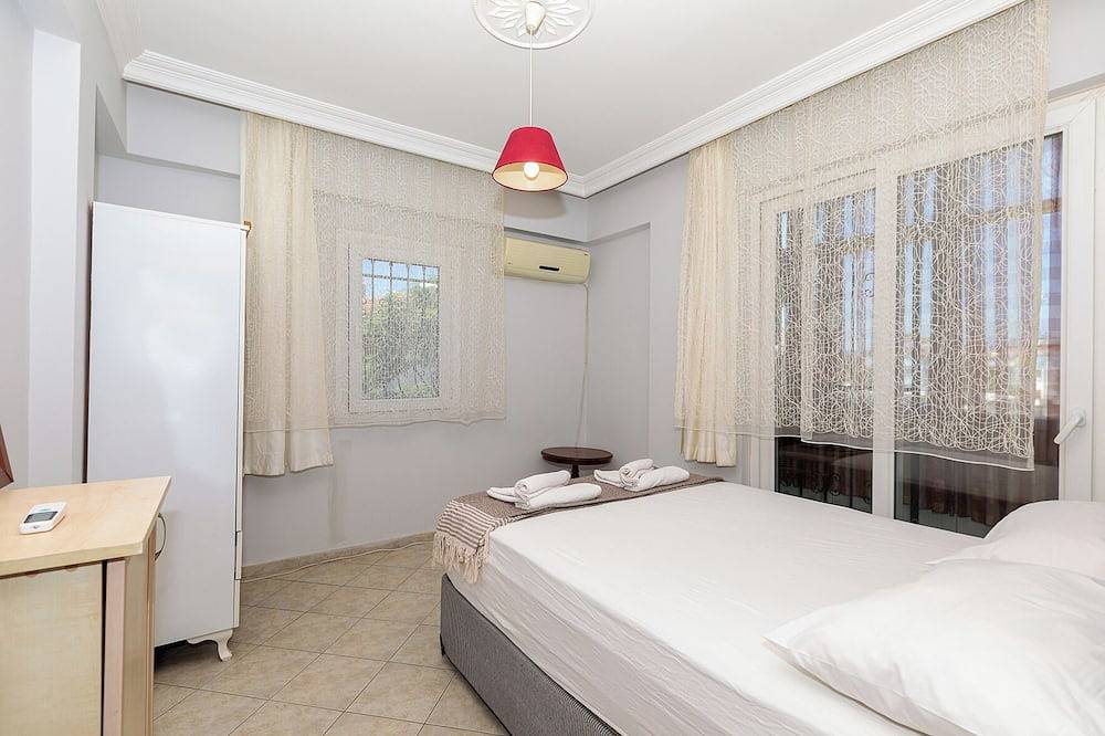 3 Bedroom Villa with Private Pool walking distance to Calis Beac in Fethiye, Egeo Turco
