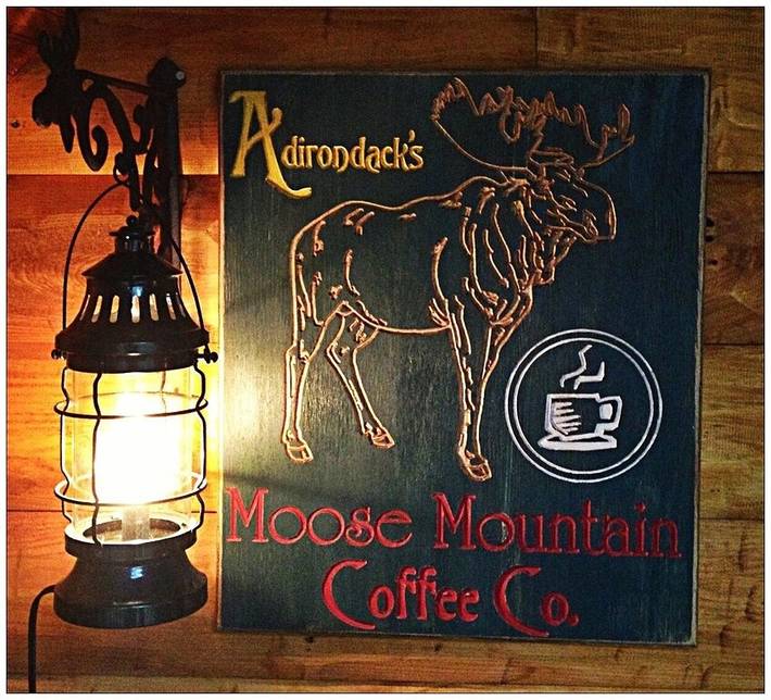 Log cabin for 4 people, with balcony and yard as well as hot tub in Adirondack Mountains