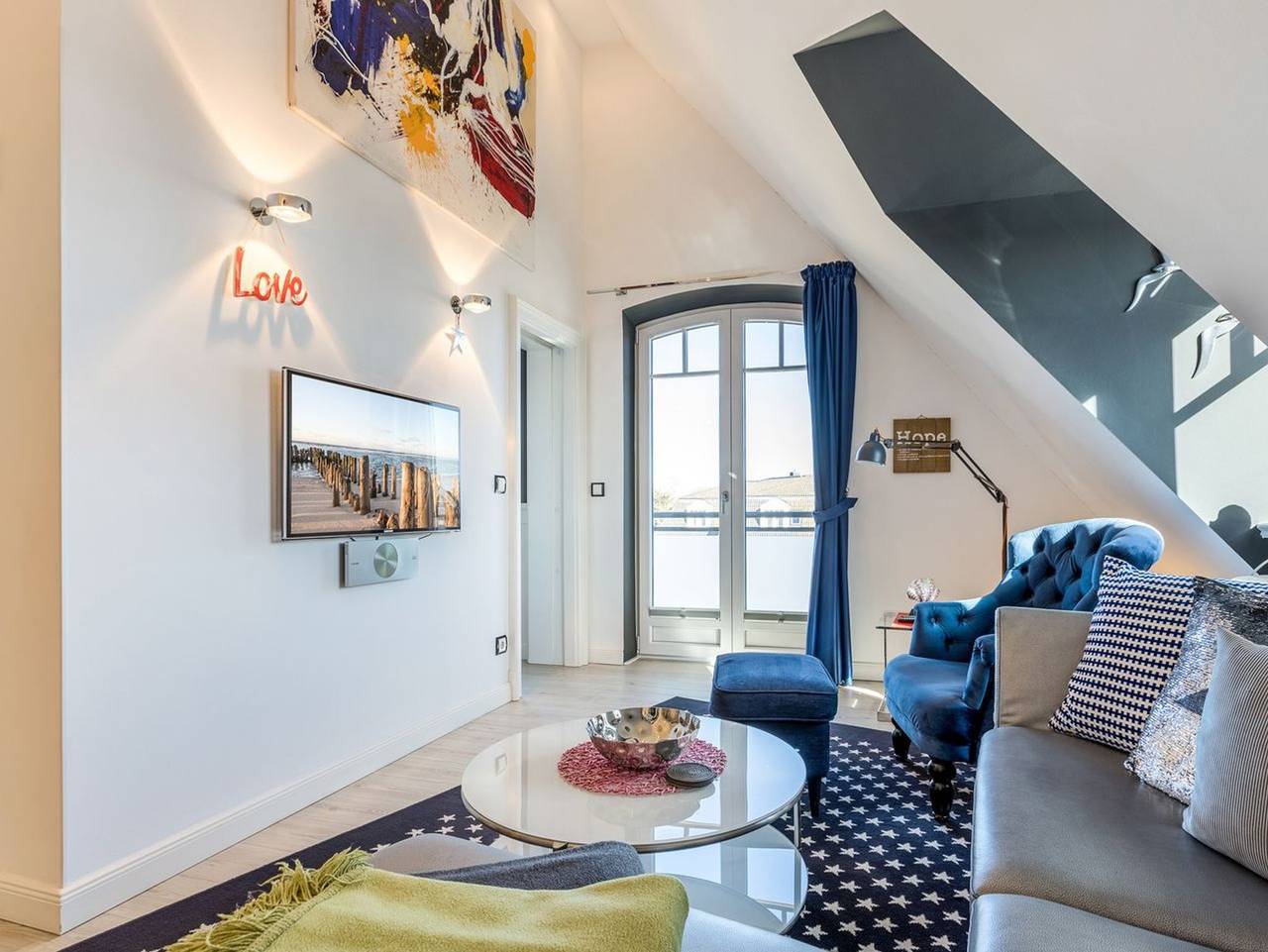 Ganze Ferienwohnung, Landhaus Berthin-Bleeg, Die Syltlounge App. 9 - 2-Raum-Appartement im Dg, ca. 40 m² Nutzfläche, 1 Parkplatz, Nichtraucher. in Wenningstedt, Sylt