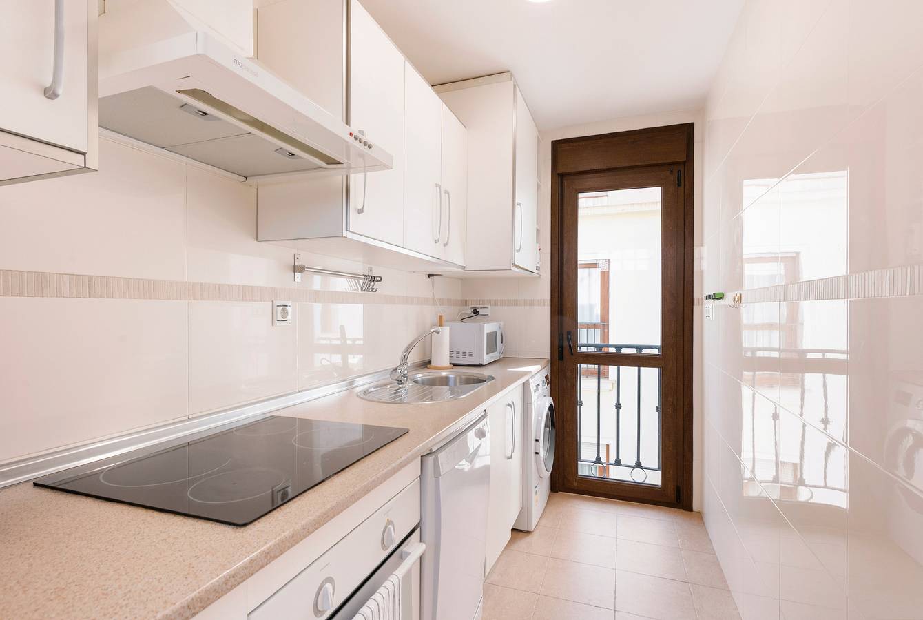 Entire apartment, Apartment 'Agua 21' with Shared Pool, Wi-Fi and Air Conditioning in Málaga Central District, Malaga