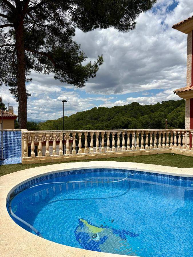 Casa de vacaciones para 10 personas, con jardín además de vistas y piscina, Se admiten mascotas - 1