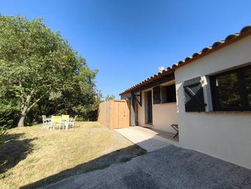 Gîte pour 2 personnes, avec jardin à Mirepeisset