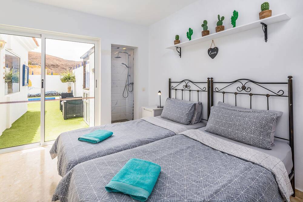 Villa Barry - Geräumige Villa, Meerblick, Swimmingpool, private Bar in Tarajalejo, Tuineje