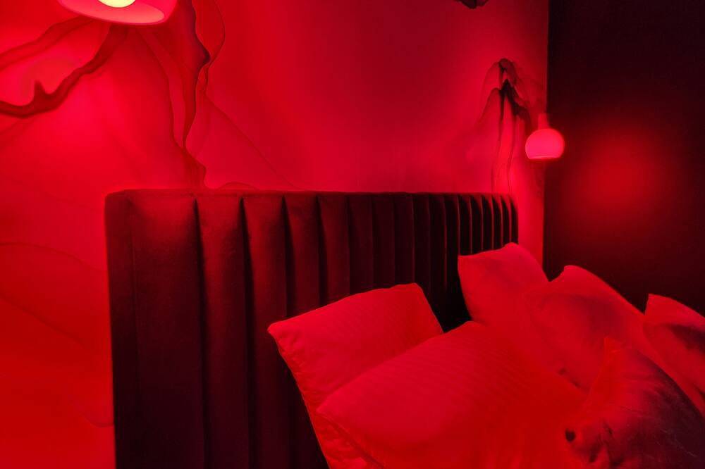 Ganze Wohnung, The Volupté Suite - Luxury, calm and romance with private sauna and Jacuzzi in Doué-la-Fontaine, Loire-Tal