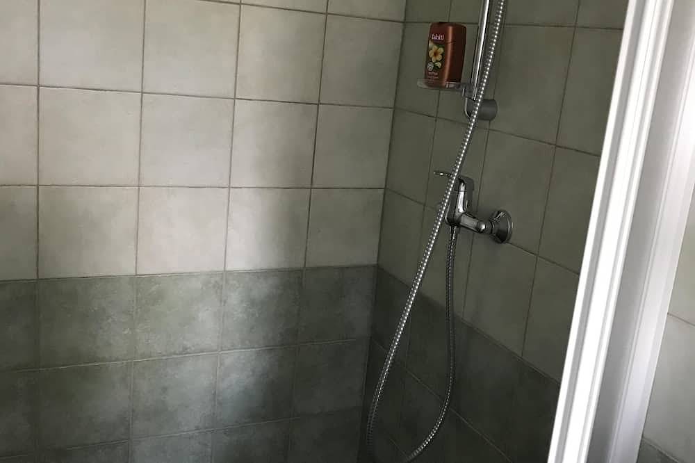 Appartement entier, Studio individuel avec piscine au calme dans petit village in Connaux, Région de Nîmes