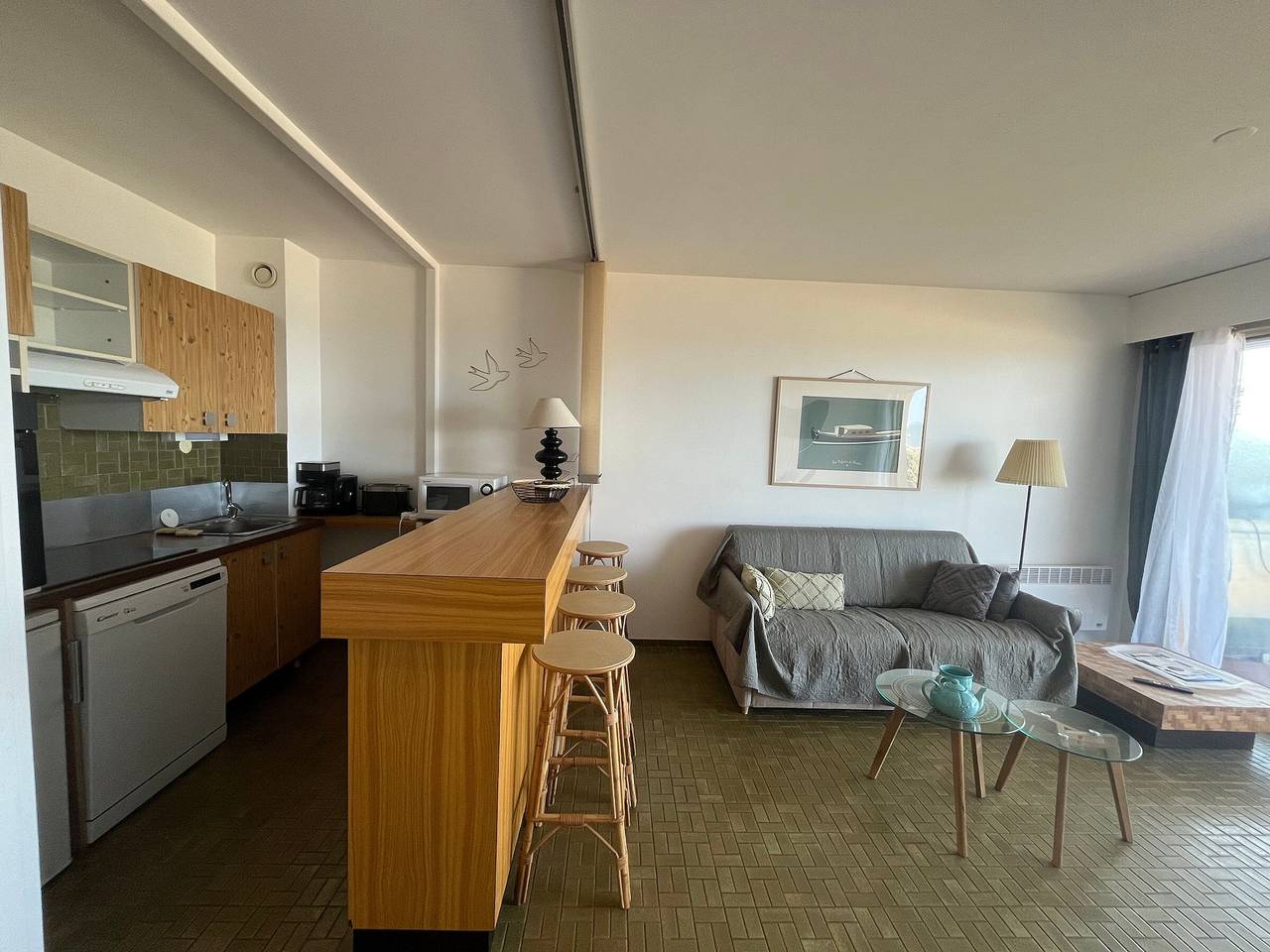 Appartement entier, Appartement T2 Rdc avec Jardinet et Accès Direct Plage, Parking Sécurisé, Proche Commerces in Arcachon, Région d'Arcachon