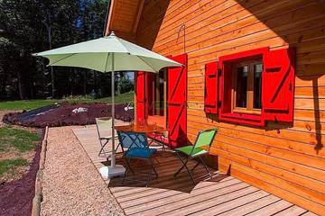 Chalet pour 4 personnes, avec jardin et terrasse à Chambon-sur-Lac
