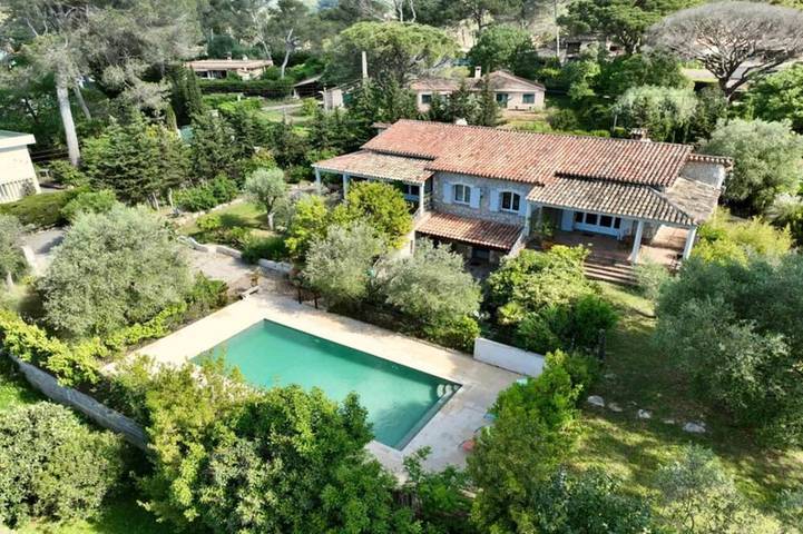 Villa pour 15 personnes, avec jardin et piscine à Le Cannet