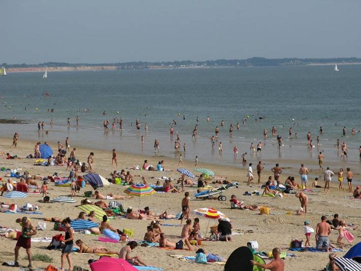 Gîte pour 3 personnes, avec vue ainsi que vue sur le lac et jardin dans Plage De Treherve - 2