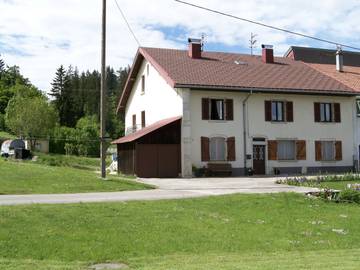Gîte pour 8 personnes, avec terrasse et jardin à Morbier