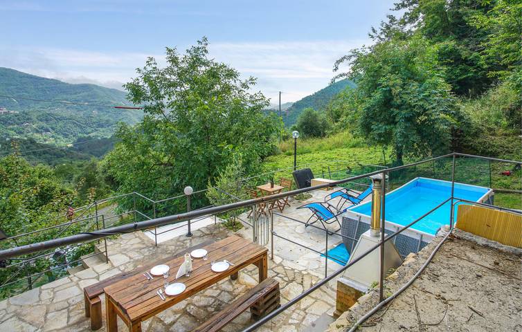 Appartamento a bordo piscina con A/C e parcheggio - Tribogna 1km in Garbarini, Tribogna