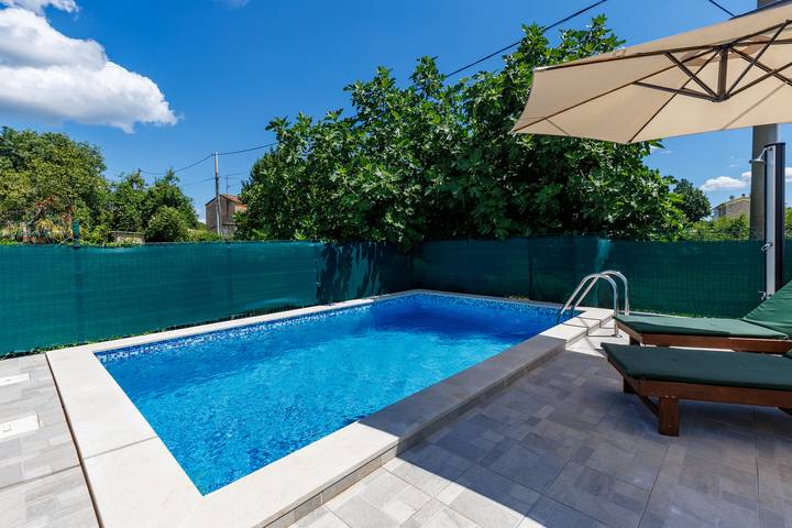 Strandhaus für 6 Personen, mit Pool und Terrasse in Istrien