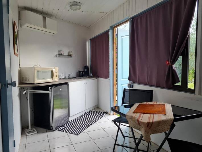Location de vacances pour 2 personnes, avec vue ainsi que jardin et piscine dans Mahina - 3