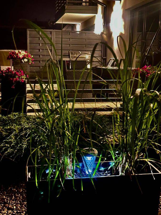 Apartament wakacyjny dla 10 osób, z ogród i basen dla dzieci oraz basen i jacuzzi w Czarna Góra