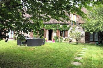 Gîte pour 10 personnes, avec jacuzzi ainsi que sauna et jardin, animaux acceptés dans Dollot