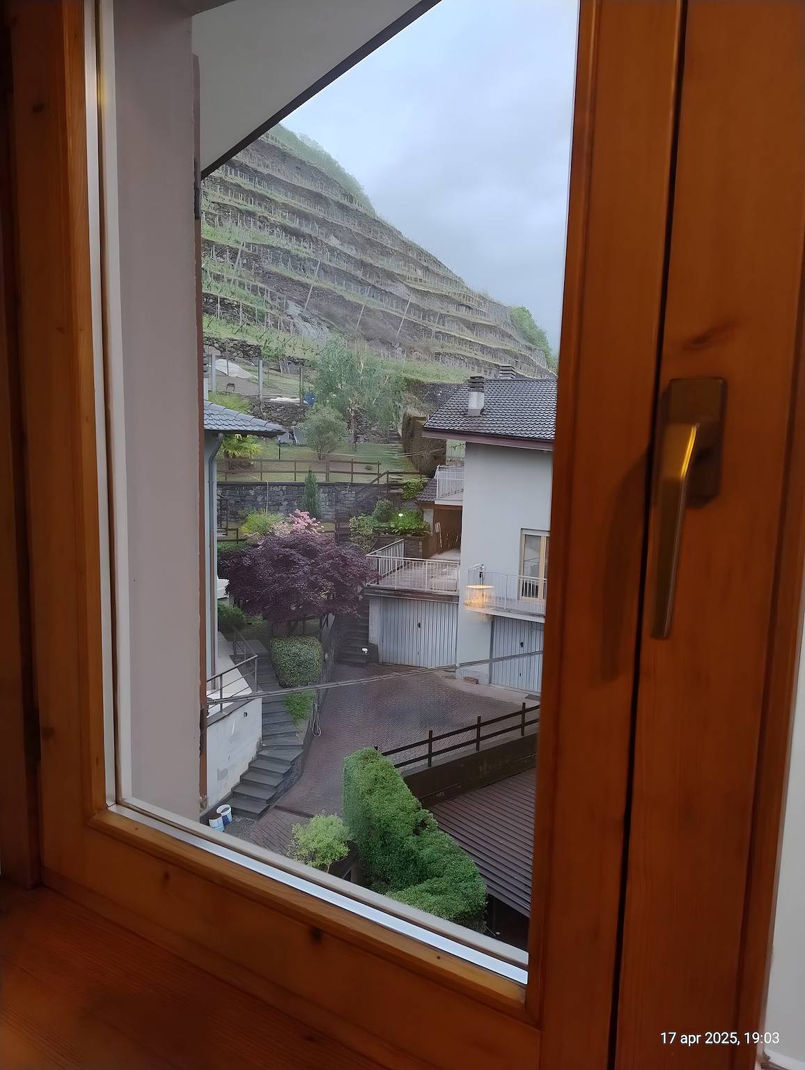 Entire apartment, Apartment 'Casa Vacanze Dal Castelin' with Mountain View, Balcony and Air Conditioning in Sondrio (Town), Sondrio