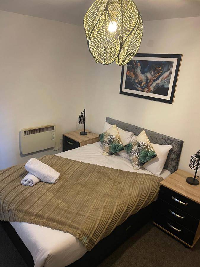 Entire apartment, Two-Bedroom Apartment in Leicester, Heart of England