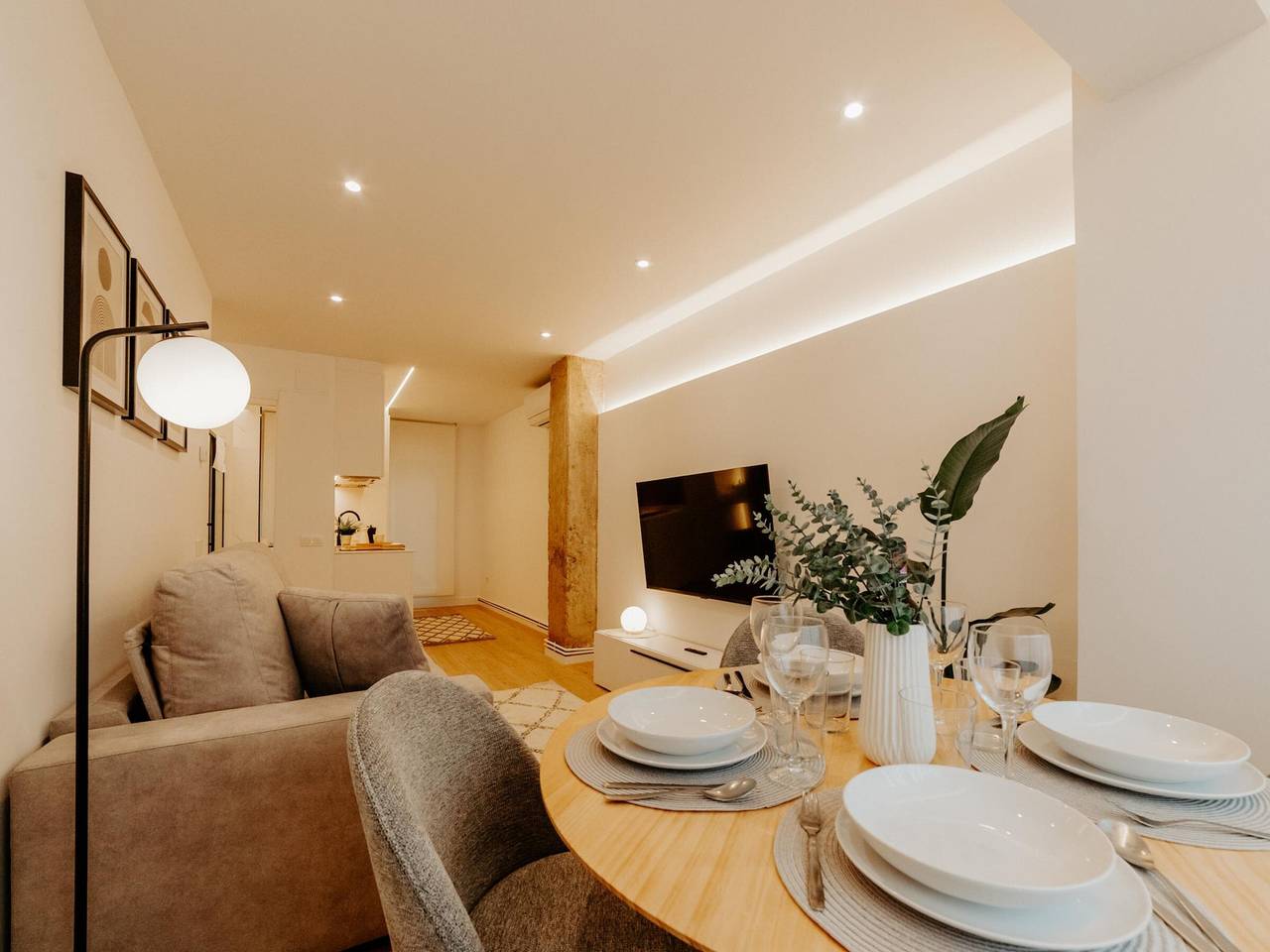 Apartamento entero, Elegancia Moderna en el Corazón de Logroño para 6 Personas in Logroño, Provincia de La Rioja