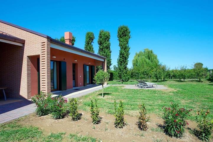 Ferienwohnung für 6 Personen, mit Pool und Garten in Cavallino