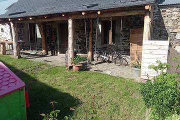 Gîte pour 5 personnes, avec jardin et terrasse à Poullaouen