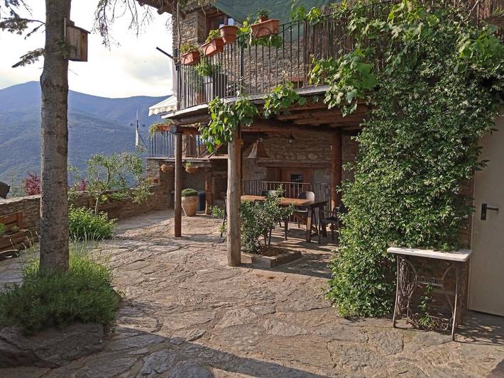 Panoramablick, in einem kleinen Dorf in den katalanischen Pyrenäen. in les Valls de Valira, Katalanische Pyrenäen