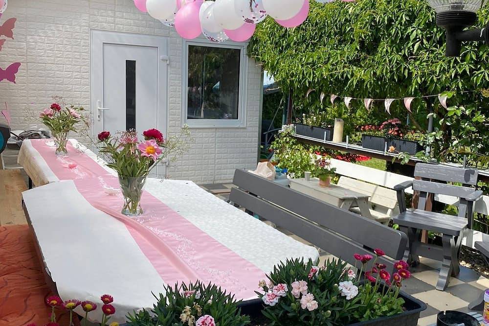 Gemütliche Ferienwohnung mit Großer Terrasse und Eigenem Garten in Jesewitz, Nordsachsen