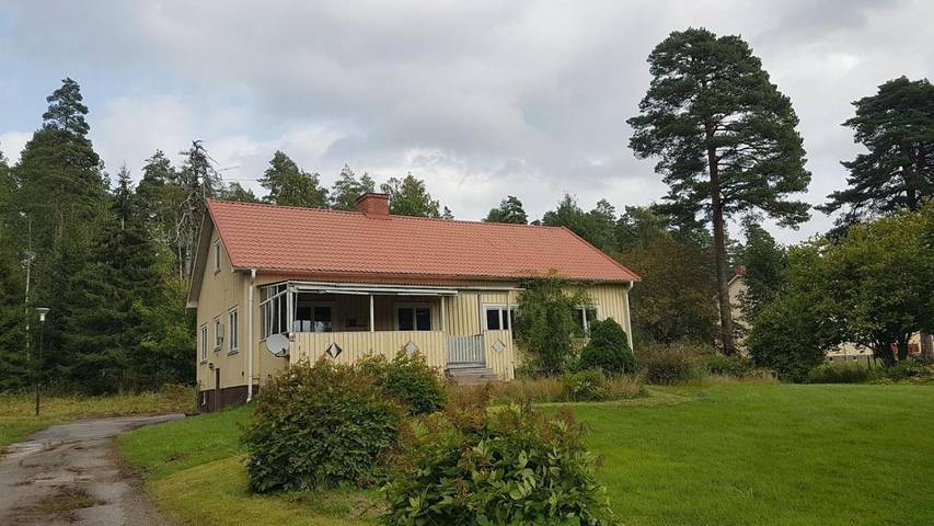 Villa för 15 Personer, med utsikt samt trädgård och bastu i Örebro kommun