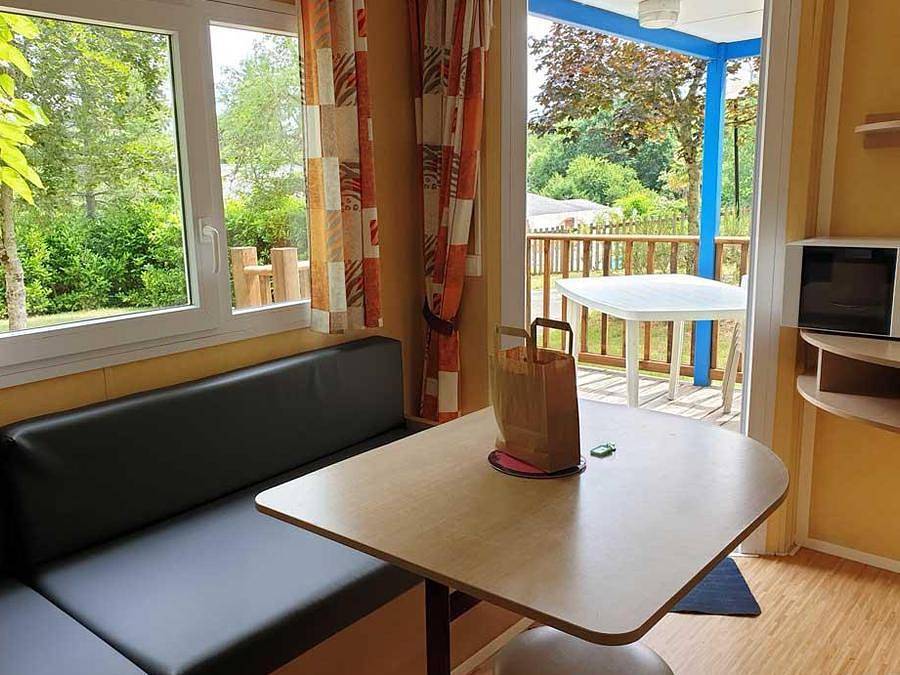 Camping les Pialades - Mobilheim 4 personen - M54 - 26m² mit halbüberdachter Terrasse / 2 Schlafzimmer in Nabirat, Périgord Noir
