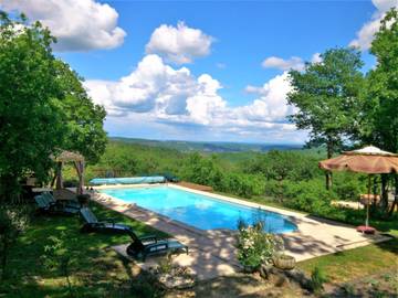 Location de vacances pour 7 personnes, avec vue ainsi que terrasse et jardin à Loupiac (Lot)