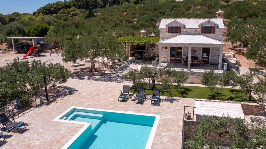 Villa pour 6 personnes, avec bassin pour enfant ainsi que jardin et piscine à Sumartin - 2
