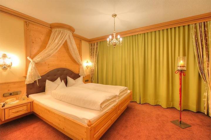 Hotel for 4 people, with balcony and sauna as well as hot tub, child-friendly - 1