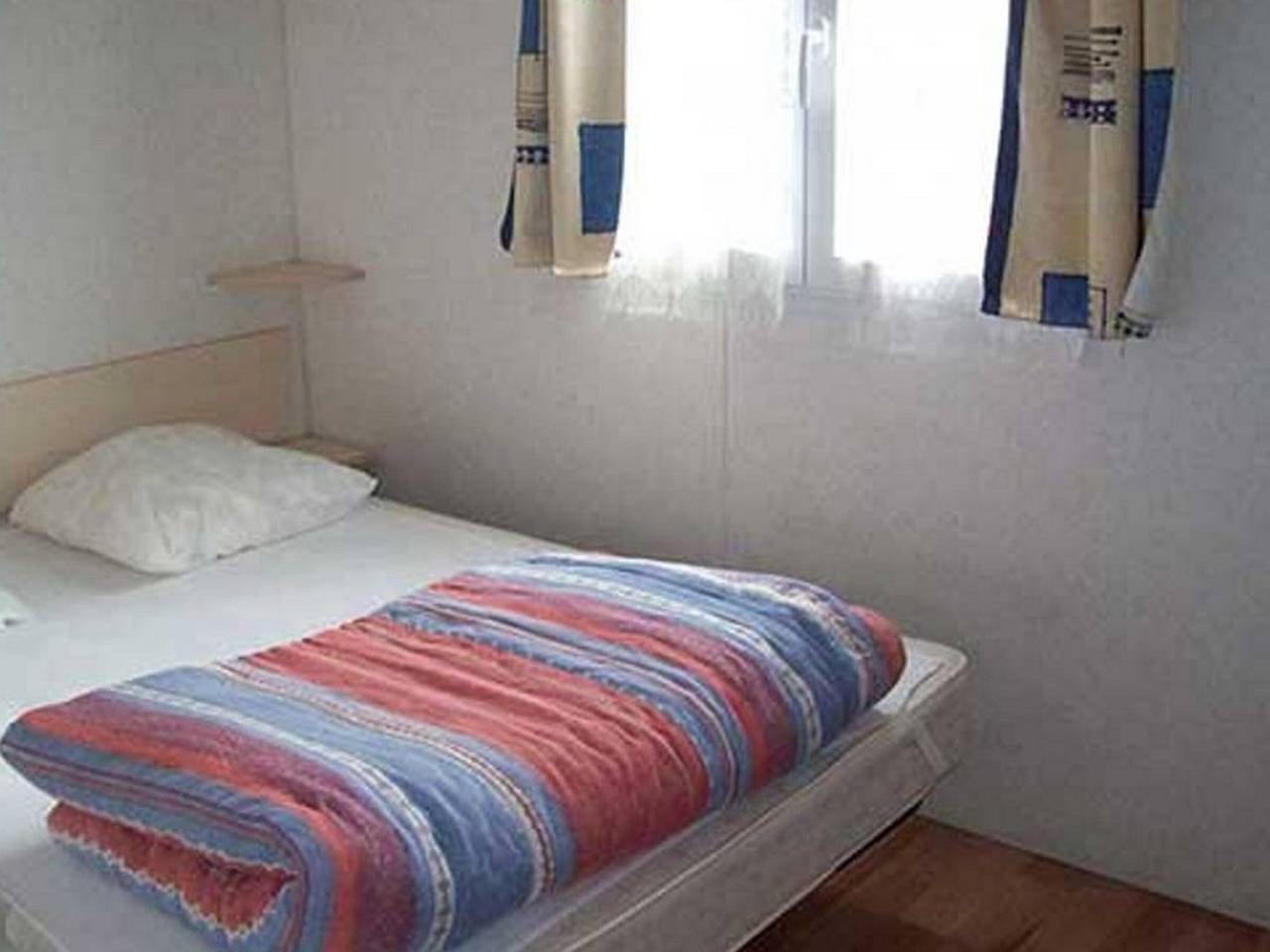 Familien-Mobilheim mit Terrasse für 6 Personen in Vairé, Loire-Tal