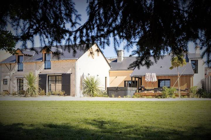 Ferienhaus für 14 Personen, mit Terrasse und Whirlpool sowie Garten - 1