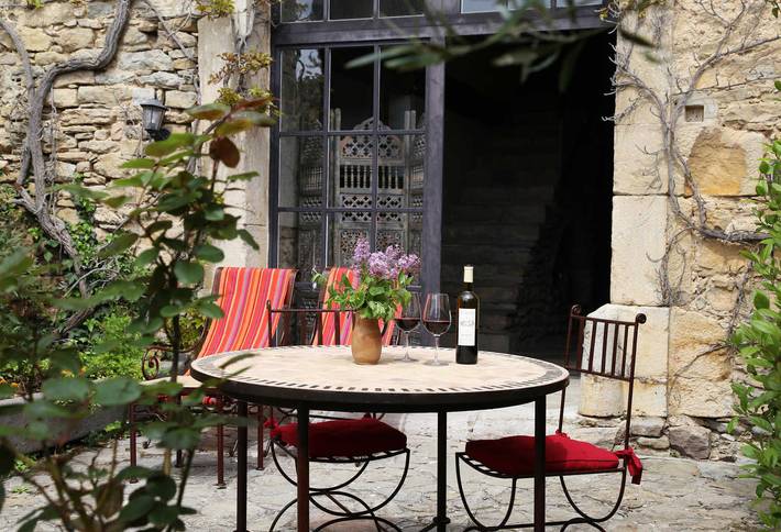 Gîte pour 2 personnes, avec terrasse et piscine