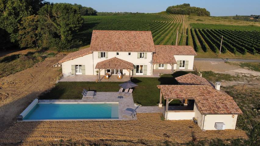 Gîte pour 10 personnes, avec piscine à Villefranche-de-Lonchat