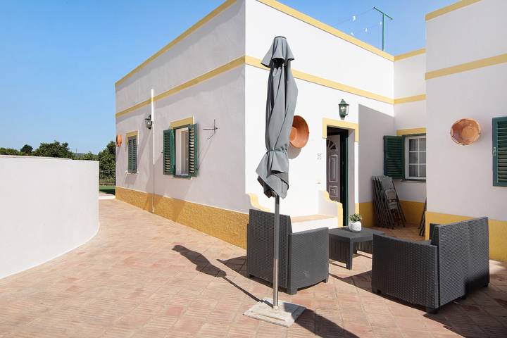 Maison de vacances 'Quinta Alegre Tavira T2' avec piscine partagée, Wi-Fi et climatisation in Luz de Tavira e Santo Estévão, Parque Natural da Ria Formosa