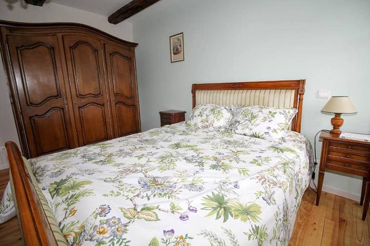 Gîte pour 8 personnes, avec jardin dans Neuvéglise-sur-Truyère - 2